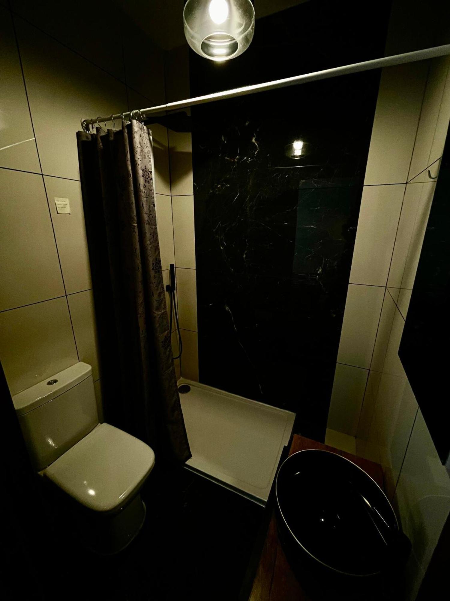 Airport Accommodation Deluxe Bedroom And Private Bathroom Near Airport Self Check In And Self Check Out Mqabba Экстерьер фото
